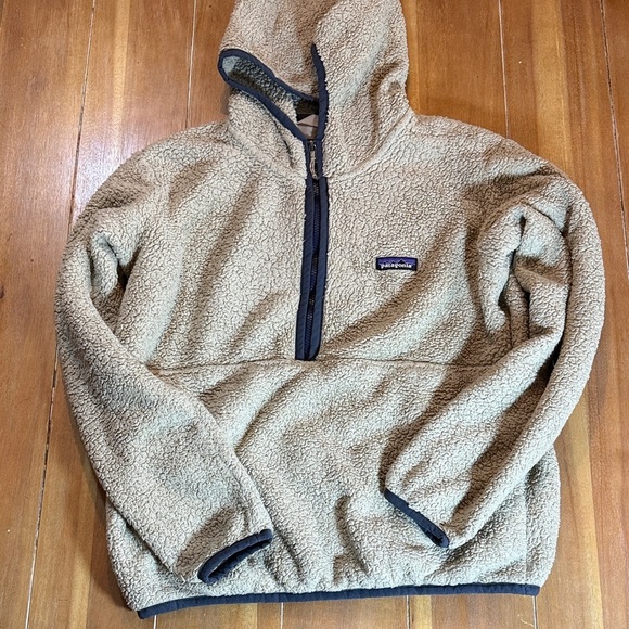 Patagonia Jackets & Blazers - Patagonia Women’s Size M Beige Teddy Jacket with Hood